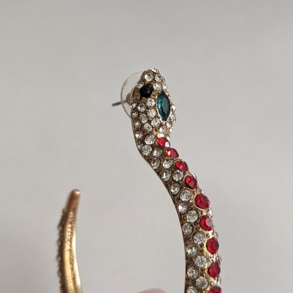 Golden rhinestone snake earrings - Picture 5 of 5